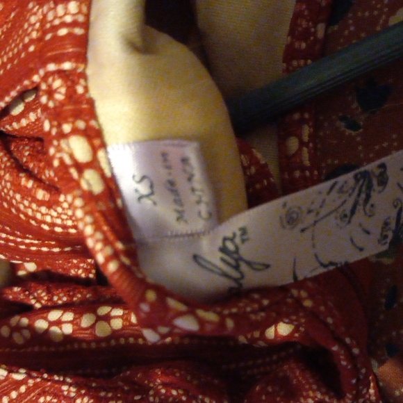 Cute top - Picture 3 of 3